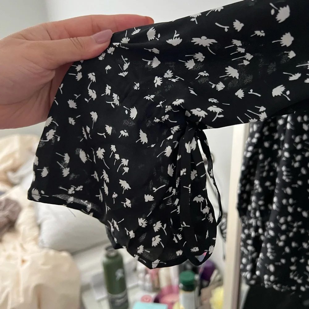 NWT Jcrew floral black top size small petite - Picture 3 of 4